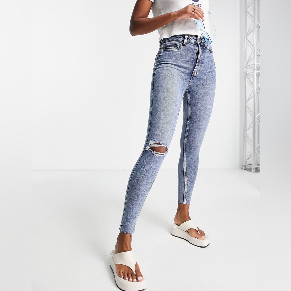 Woman’s skinny high waist blue jeans